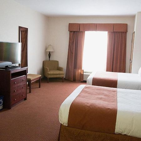 Pomeroy Inn & Suites Fort St. John Екстериор снимка