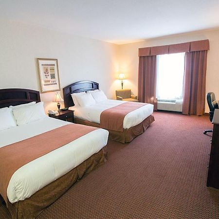 Pomeroy Inn & Suites Fort St. John Екстериор снимка