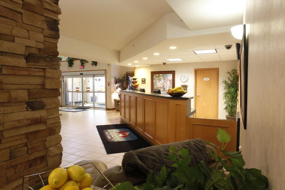 Pomeroy Inn & Suites Fort St. John Екстериор снимка
