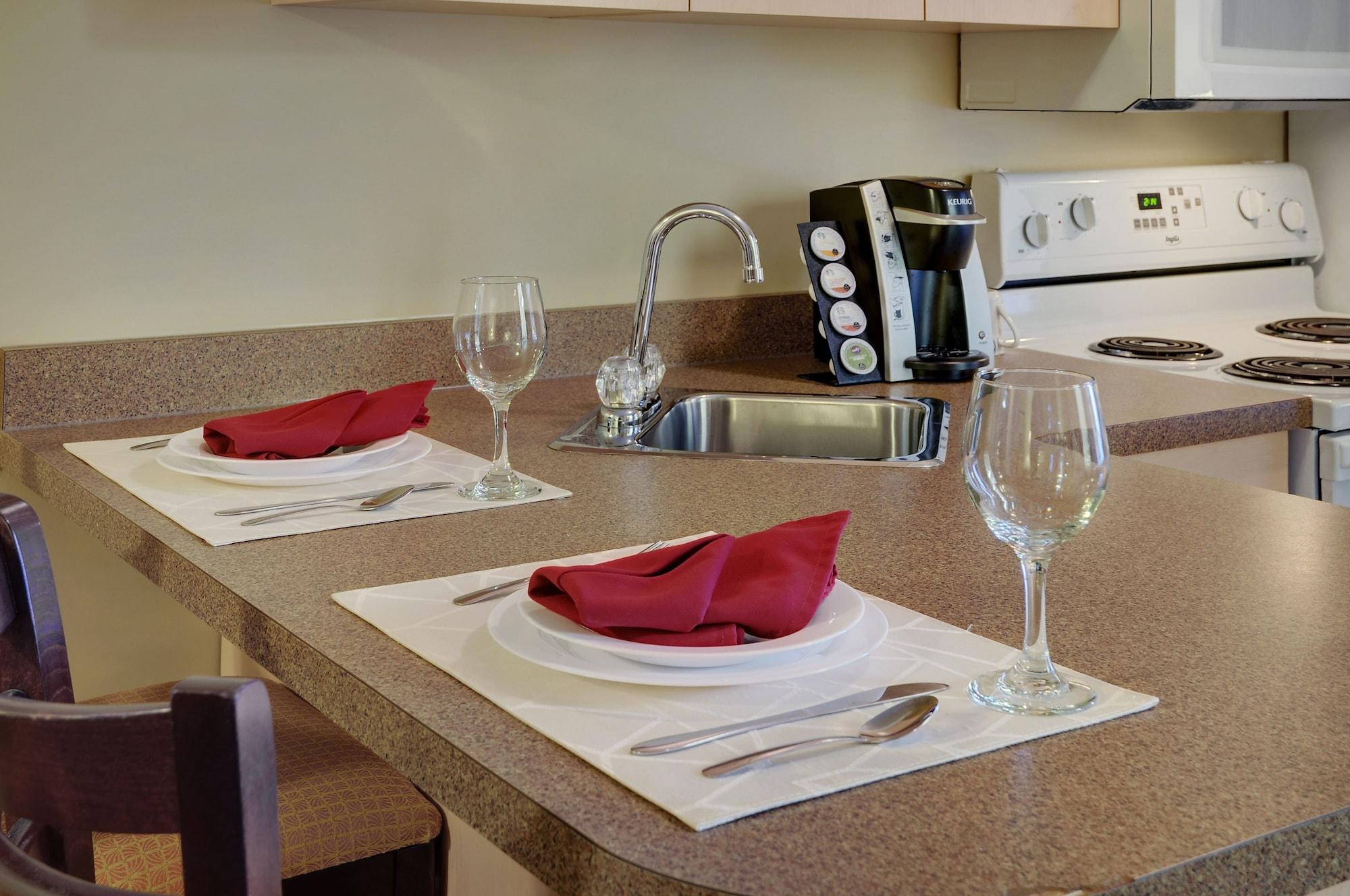 Pomeroy Inn & Suites Fort St. John Екстериор снимка