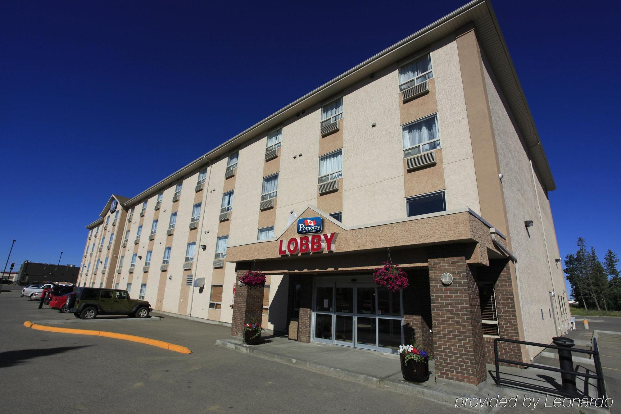 Pomeroy Inn & Suites Fort St. John Екстериор снимка