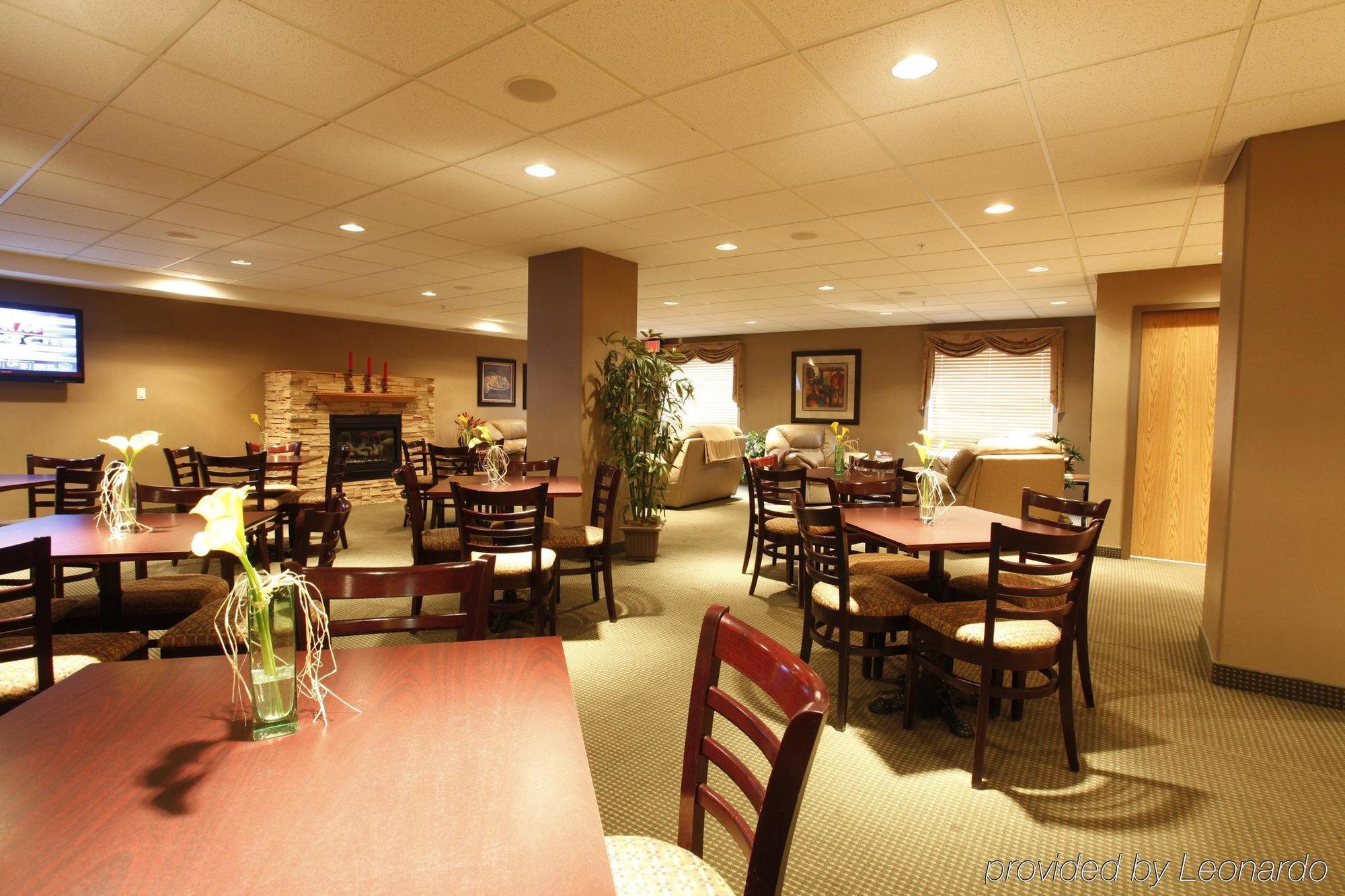 Pomeroy Inn & Suites Fort St. John Екстериор снимка