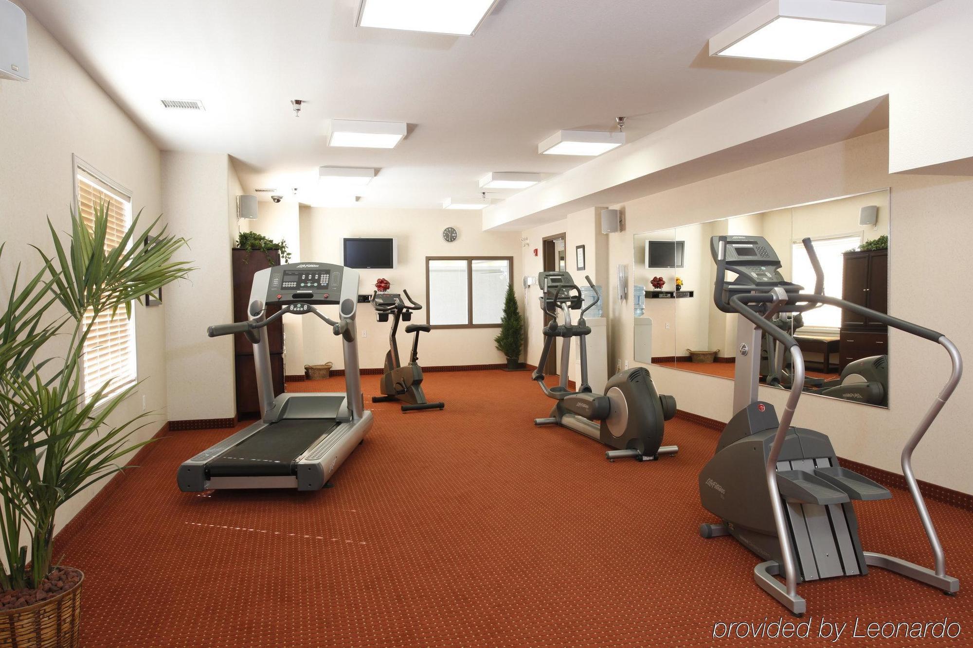 Pomeroy Inn & Suites Fort St. John Екстериор снимка