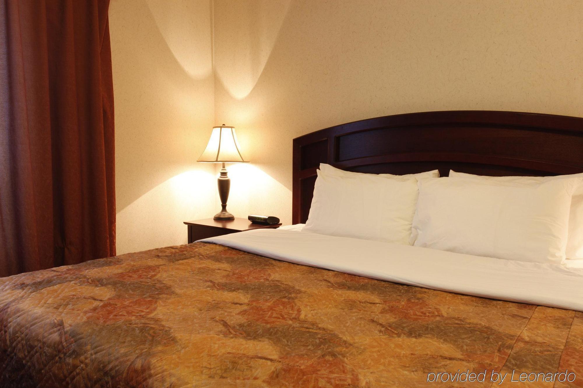 Pomeroy Inn & Suites Fort St. John Екстериор снимка