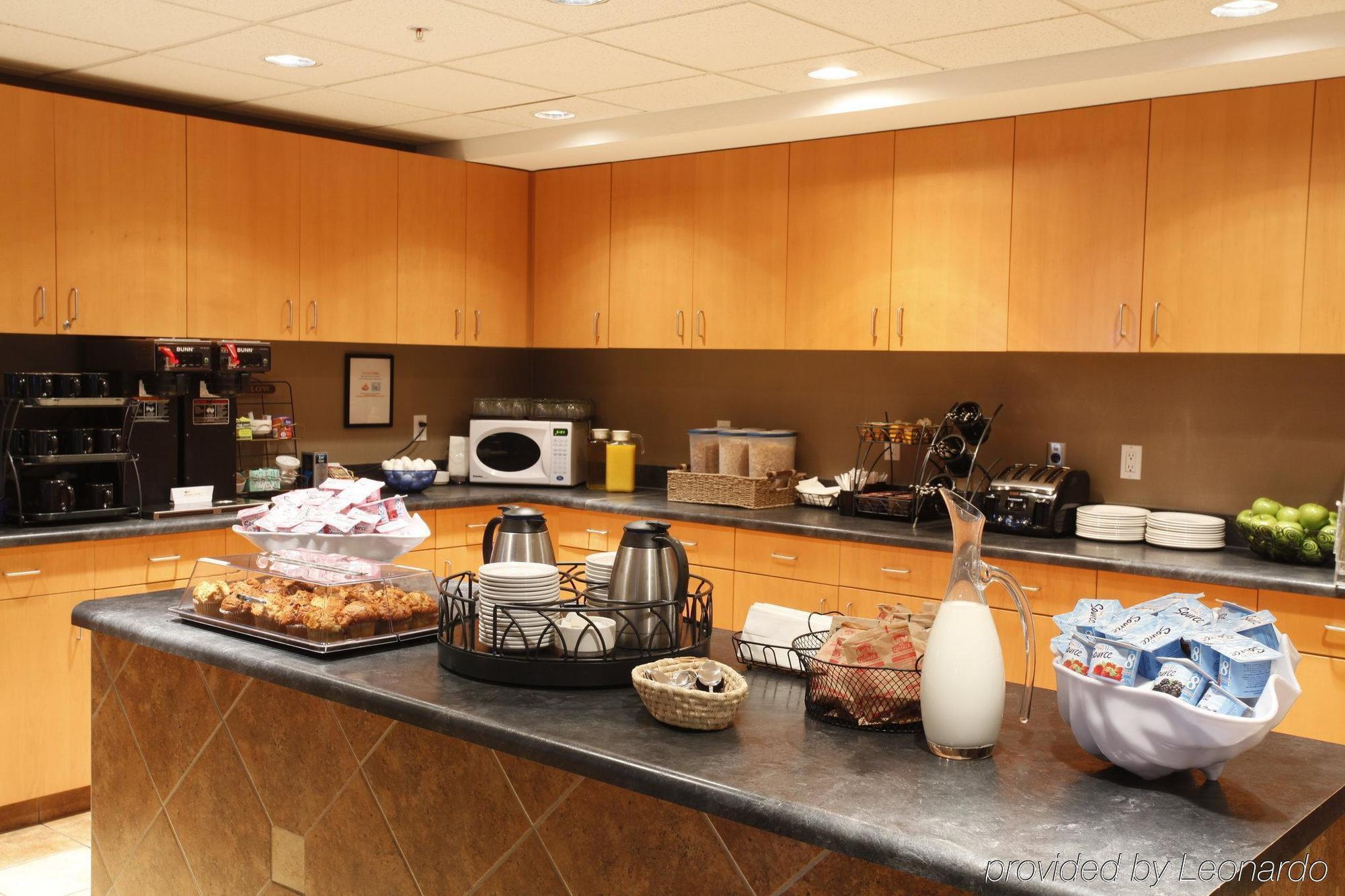 Pomeroy Inn & Suites Fort St. John Екстериор снимка