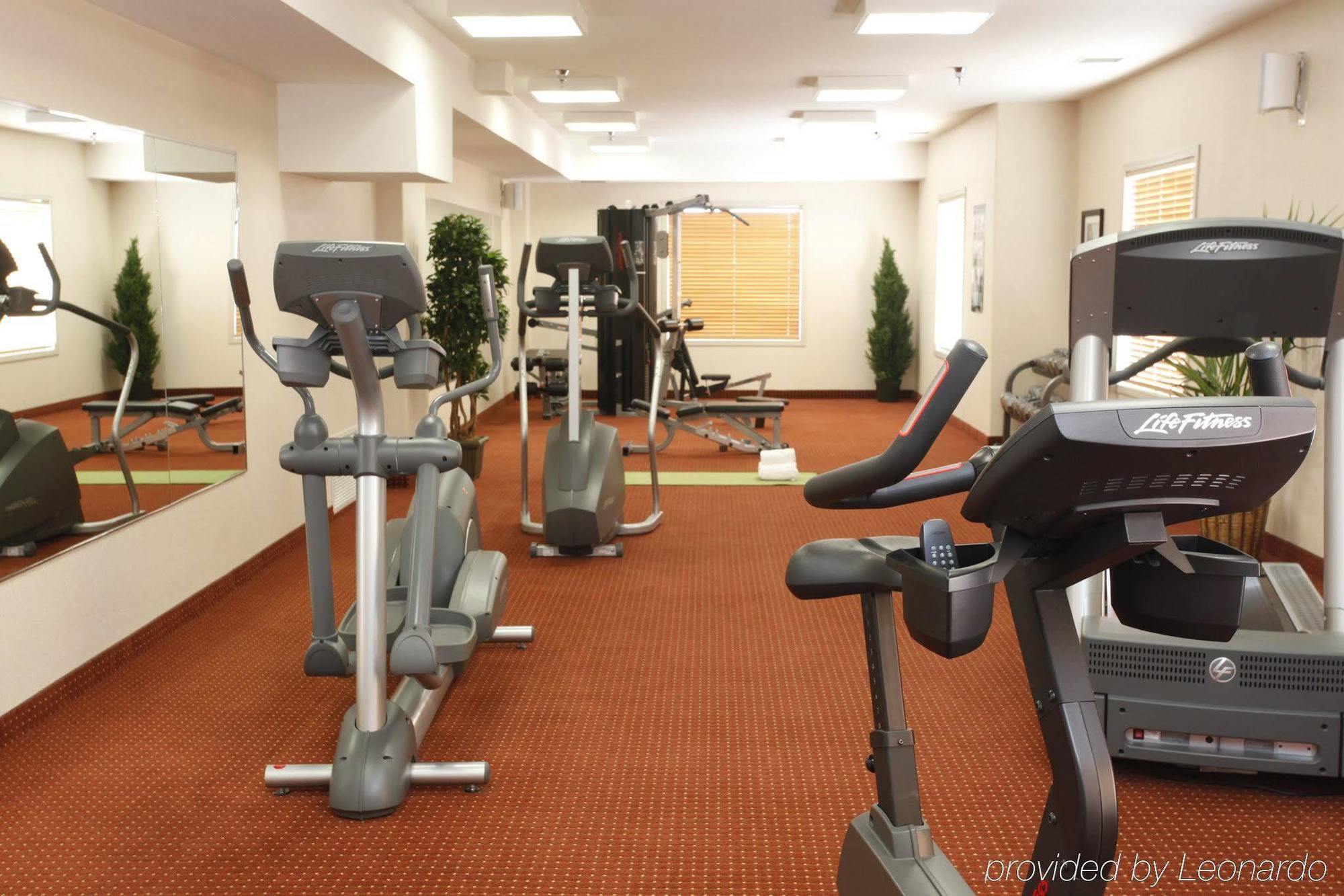 Pomeroy Inn & Suites Fort St. John Екстериор снимка