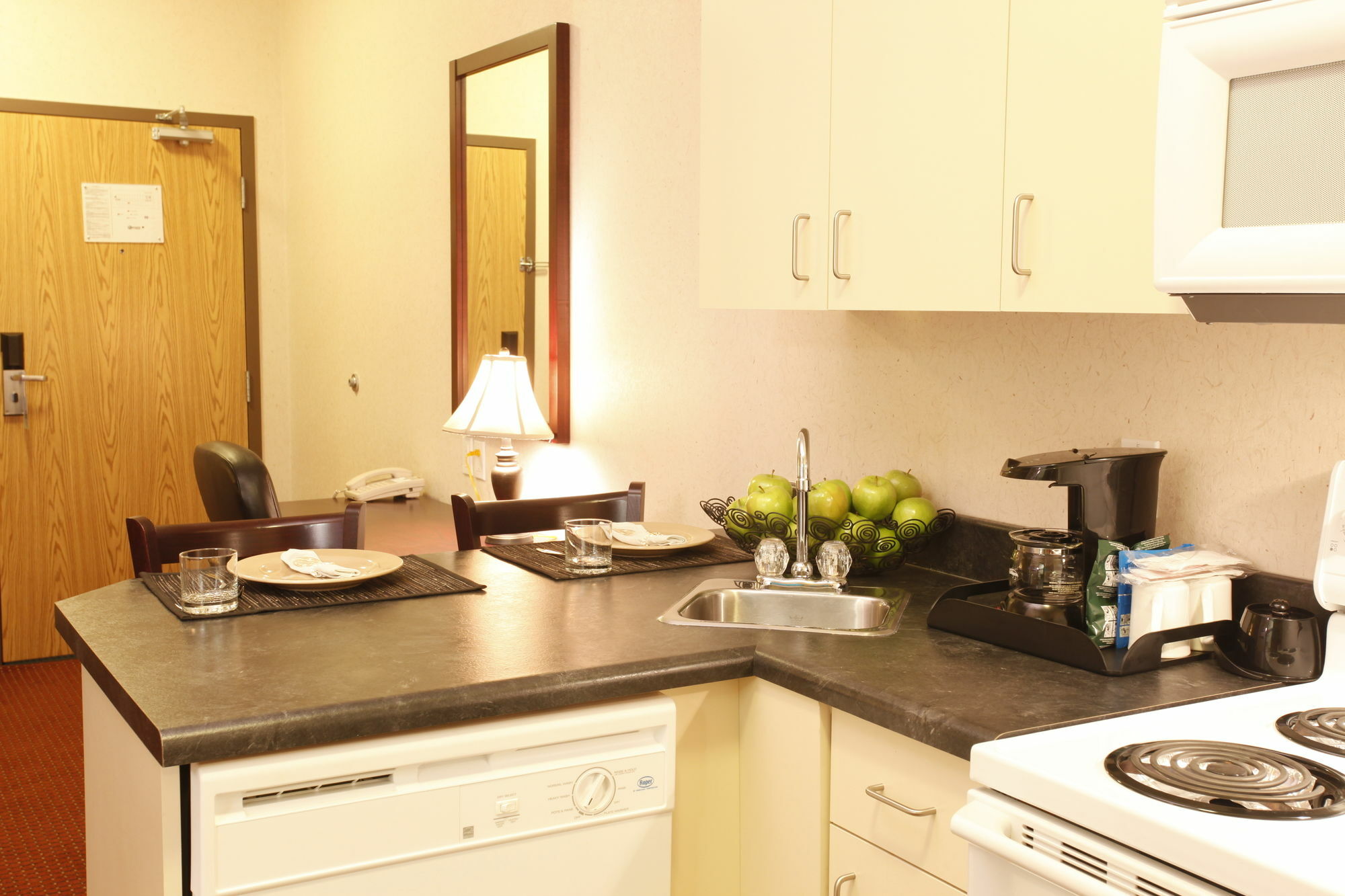 Pomeroy Inn & Suites Fort St. John Екстериор снимка